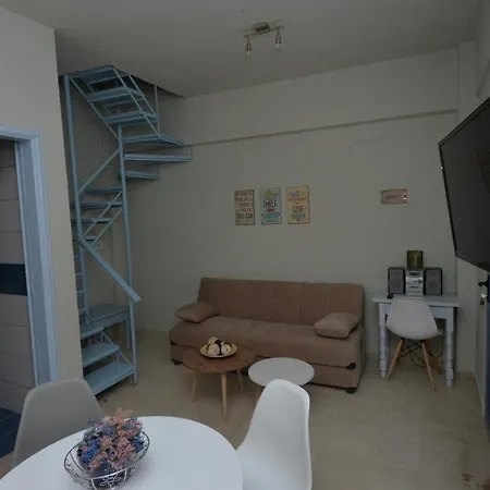 Flora Maisonette 1 *