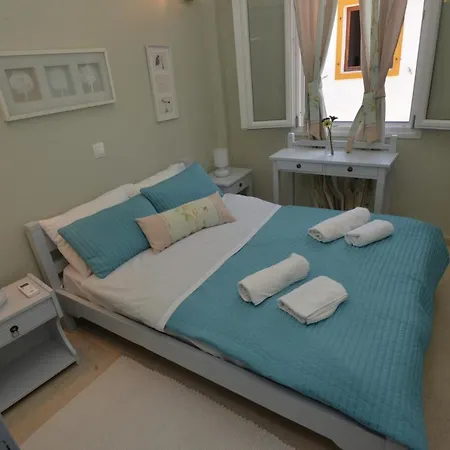 Flora Maisonette 1 *