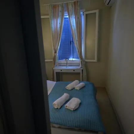 Flora Maisonette 1